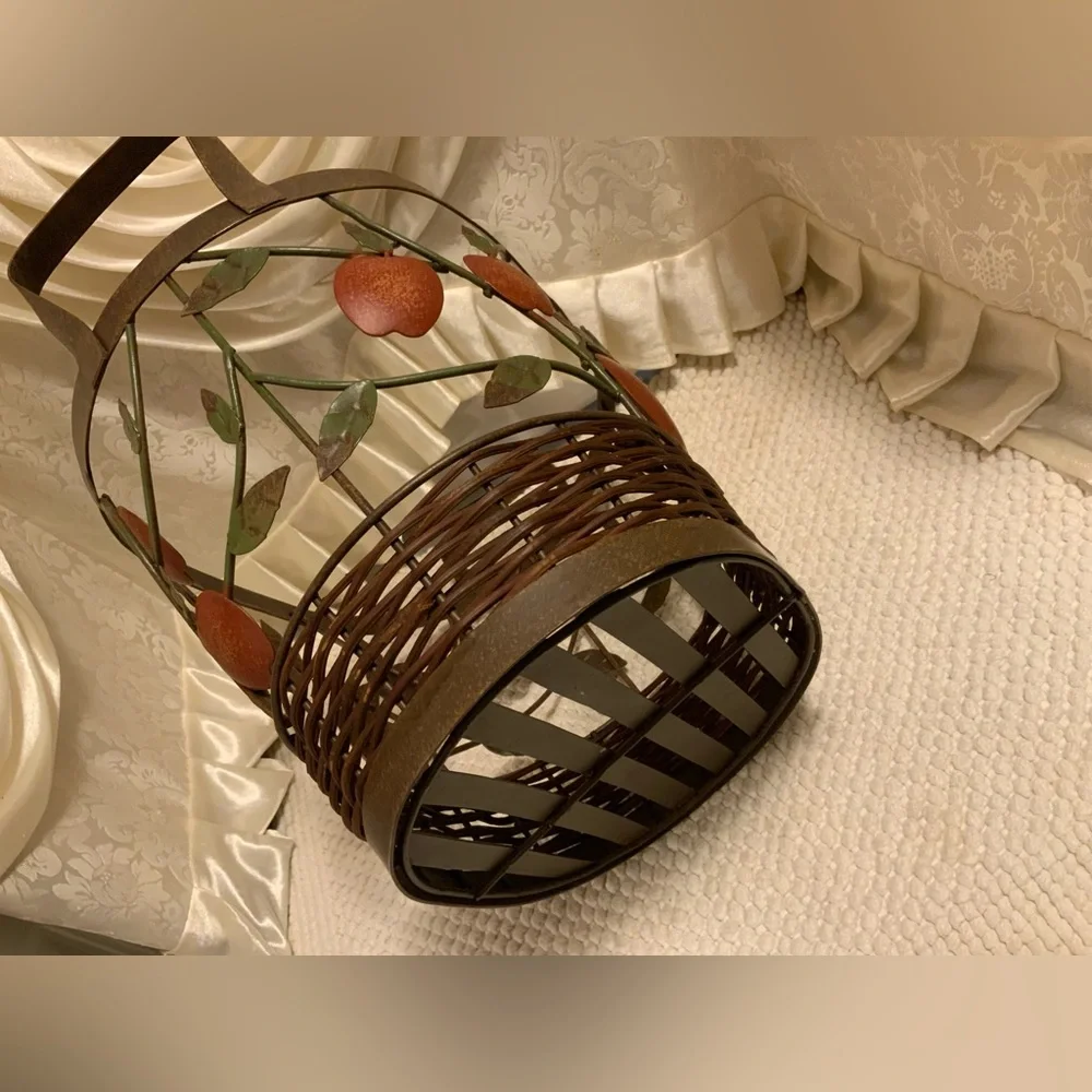 METAL & WICKER APPLE BASKET